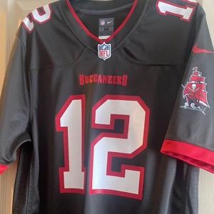 Tom Brady bucks jersey